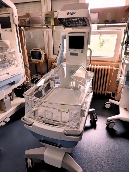 The incubator LET'S REFRAME donated in 2024, in the neonatal unit at UKC Kragujevac.
